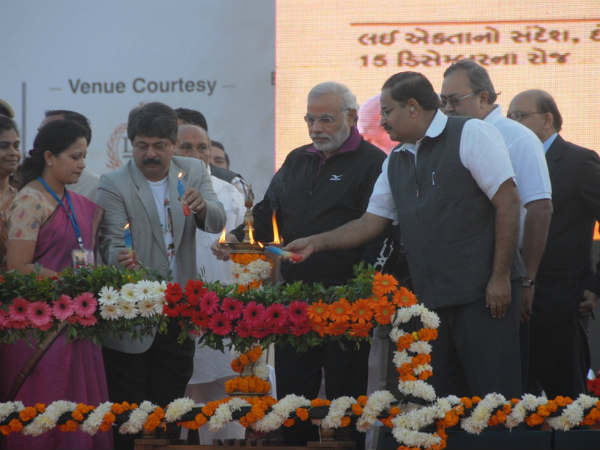 વડોદરામાં નરેન્દ્ર મોદીએ લીલી ઝંડી આપી