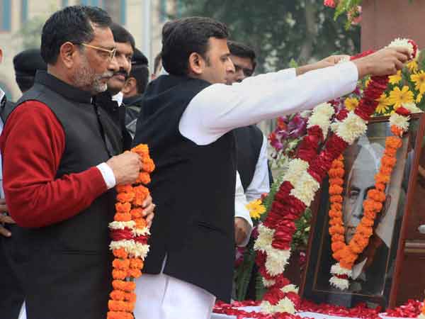 પૂર્વ વડાપ્રધાનને શ્રદ્ધાંજલિ