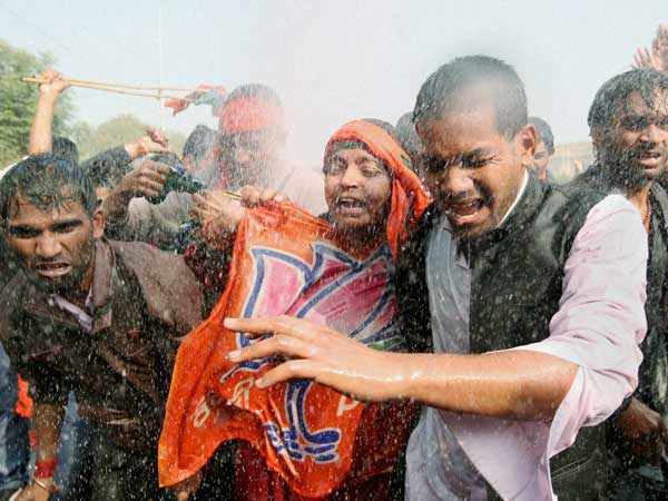 ભાજપના કાર્યકર્તાઓ પર છોડાયુ પાણી