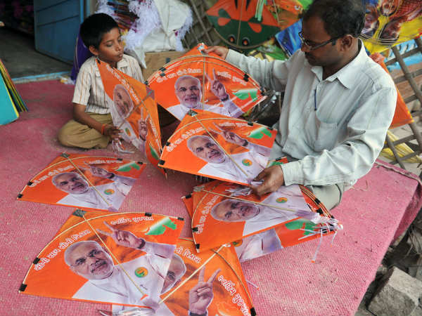 આકાશી યુદ્ધ માટે મોદીછાપ પતંગો