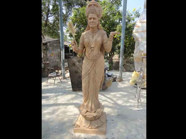 સોનિયા ગાંધીની 9 ફૂટ ઉંચી મૂર્તિ
