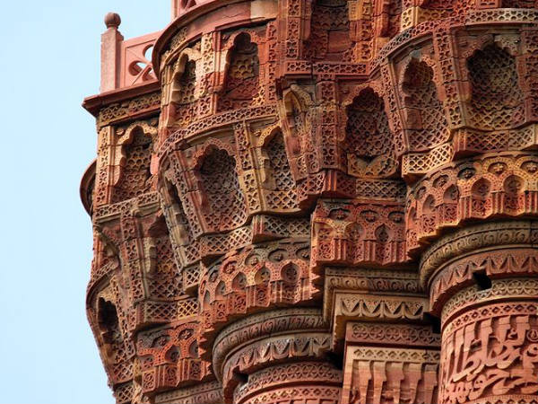 દરકે માળે બાલ્કની