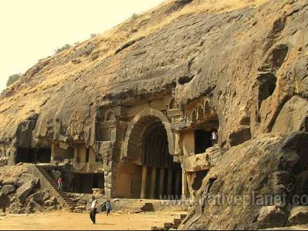 કાર્લા અને ભાજા ગુફા