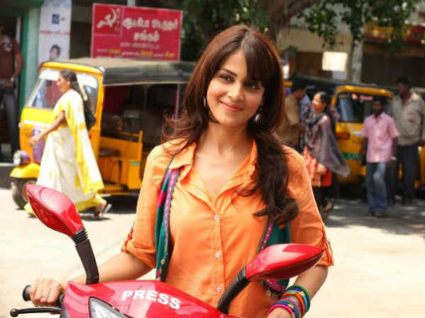 હસીનાઓની બાઇક સવારી