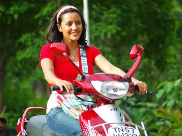 હસીનાઓની બાઇક સવારી
