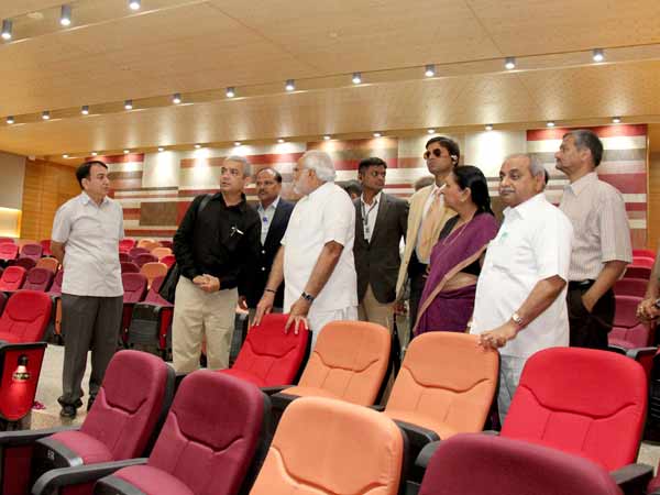 જુદા જુદા વિભાગનોની મુલાકાત