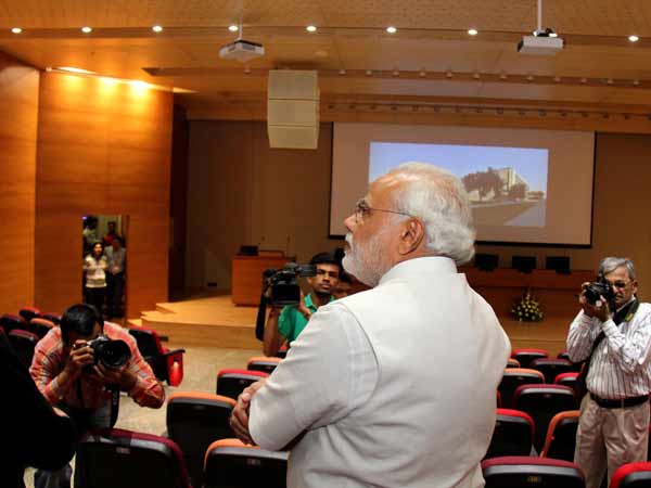 જુદા જુદા વિભાગનોની મુલાકાત