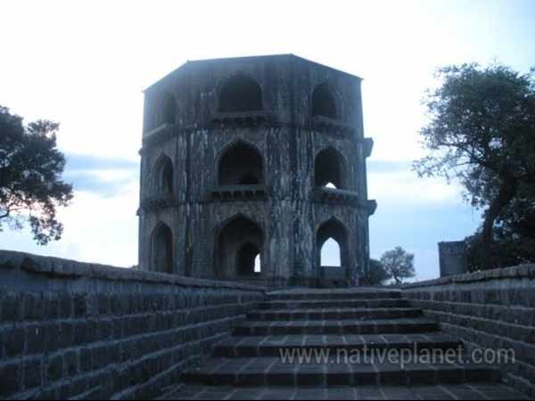 સલાબત ખાનનો મકબરો