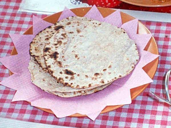 રોટલી ખાવી