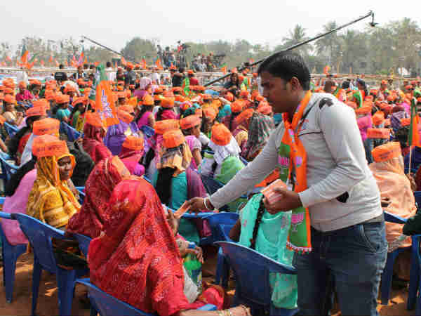 તોપો આવીને બોલી જાય છે, દેશની ચિંતા નથી