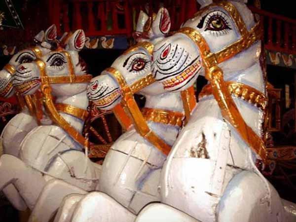 ઘોડાવાળી બગીમાં બેઠા હોવ