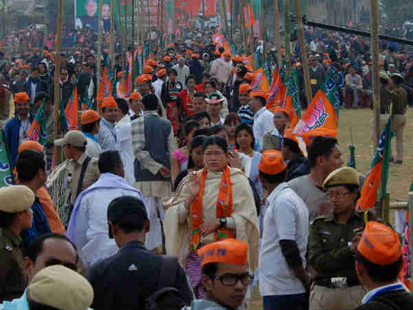 યુવાનોએ ભારતમાતા માટે કુરબાની આપી છે.