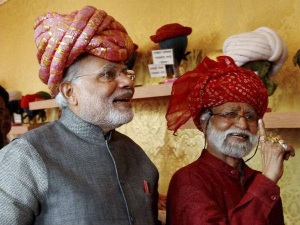 અમદાવાદમાં નરેન્દ્ર મોદી