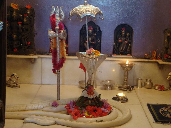 સ્વપ્નમાં ત્રિશુલ જોવું :
