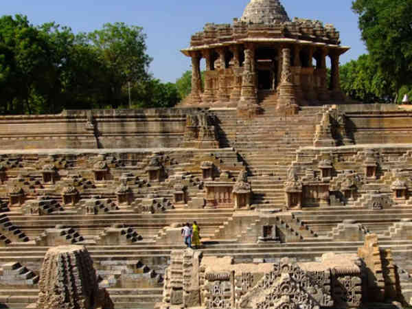 ઐતિહાસિક ઇમારતો બુલંદ ઇતિહાસની સાક્ષી પુરે છે