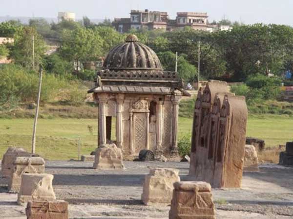 જૂના સમયના સ્મારક