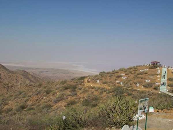 પર્વતો ઉપર મંદિર