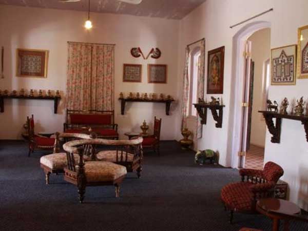 નદીકિનારા પરનો રાજમહેલ