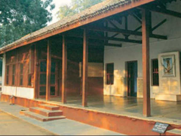 ગાંધી આશ્રમનો કૉરિડોર