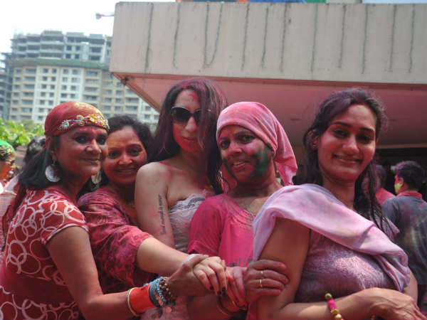 શાંતિ ડાયનામાઇટની હોળી ઉજવણી