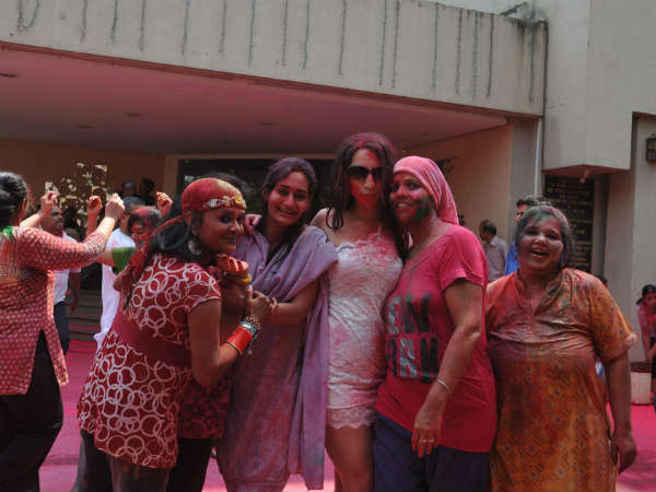 શાંતિ ડાયનામાઇટની હોળી ઉજવણી