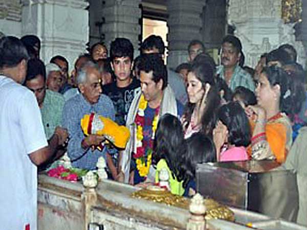 સોમનાથમાં તેંડુલકર પરિવાર