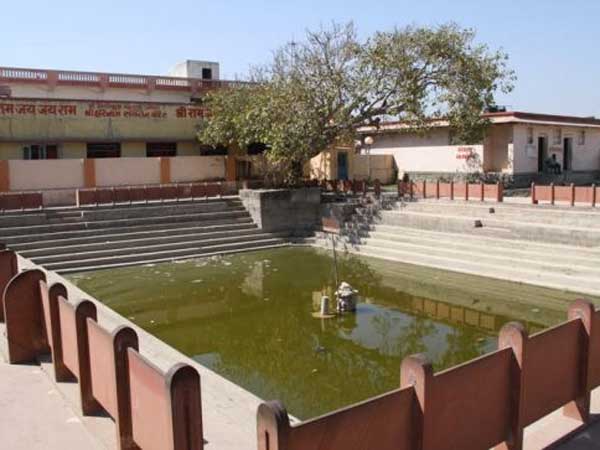 તળાવ