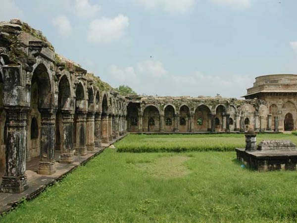 ચાંપાનેર ખાતેનું સ્થાપત્ય