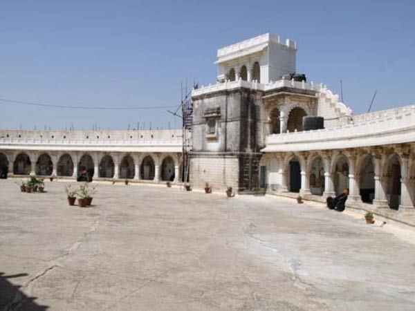લાખોટા પેલેસ અને સંગ્રહાલય