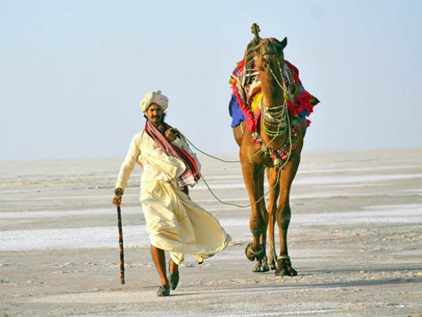 દાગીના વેચી દેતા ગામના લોકો