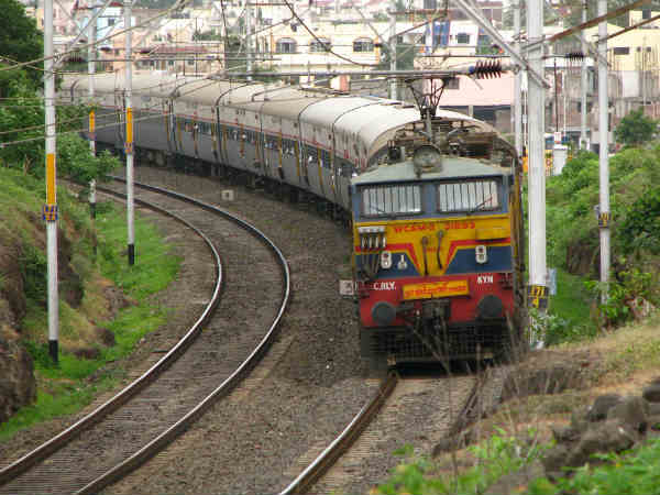 10 રેલવે
