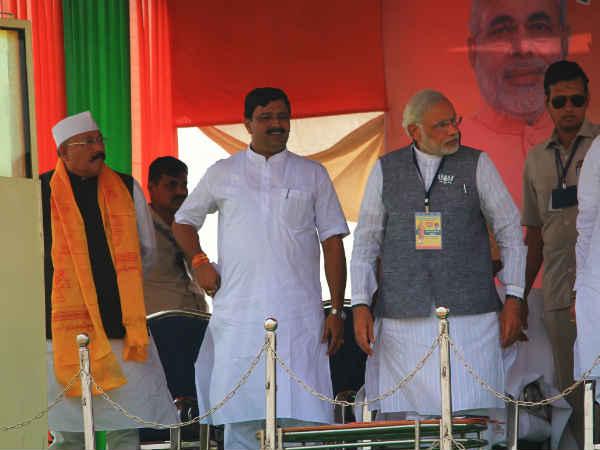 કોંગ્રેસ ભાગલા પાડે છે