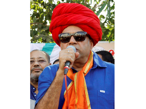 નેતા પરેશ રાવલ