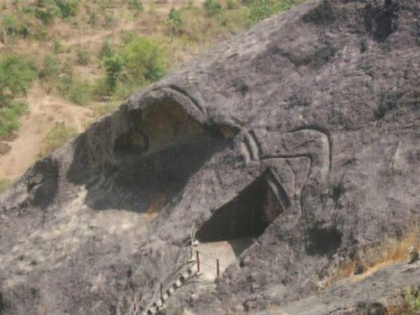 કડિયા ડુંગરની ગુફાઓ