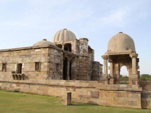 લીલા ગુંબાઇની મસ્જિદ