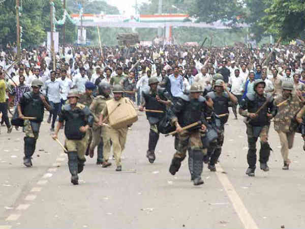 પોલીસ અને સરકાર વચ્ચે સાંઠગાંઠ