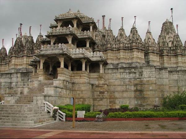 લોકપ્રીય મંદિર