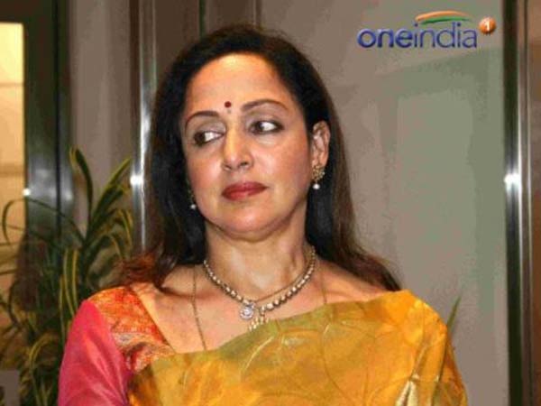 બે હેમા માલિની લડી રહી છે ચૂંટણી