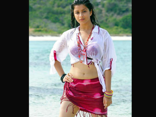 બિકિનીમાં બોલ્ડ સાઉથની સુંદરીઓ