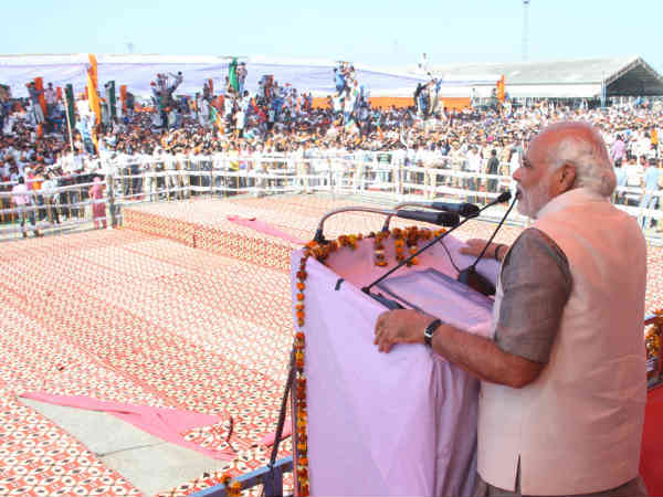 મનમોહન સિંહ પર મોદીના પ્રહાર