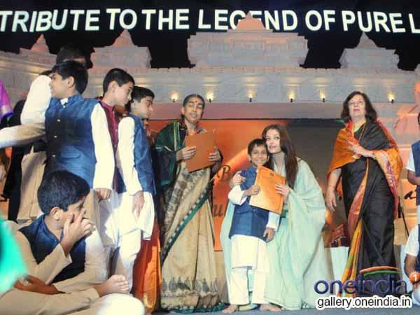 સાદગીના પ્રતિમૂર્તિ ઐશ