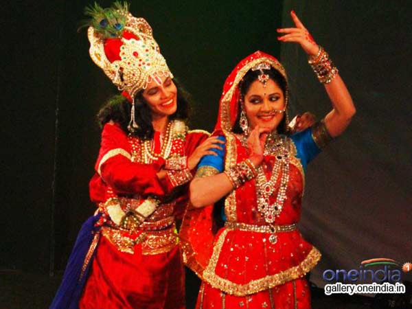 ગ્રેસી સિંહે નૃત્ય કર્યું