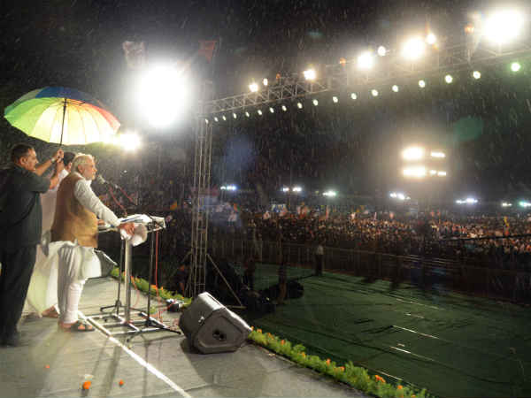ભરવરસાદમાં મોદીનું ભાષણ