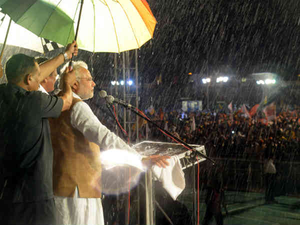 ભરવરસાદમાં મોદીનું ભાષણ