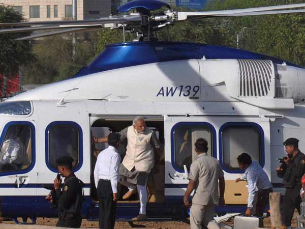 રોજ હવાઇ મથકથી યાત્રા કરે છે
