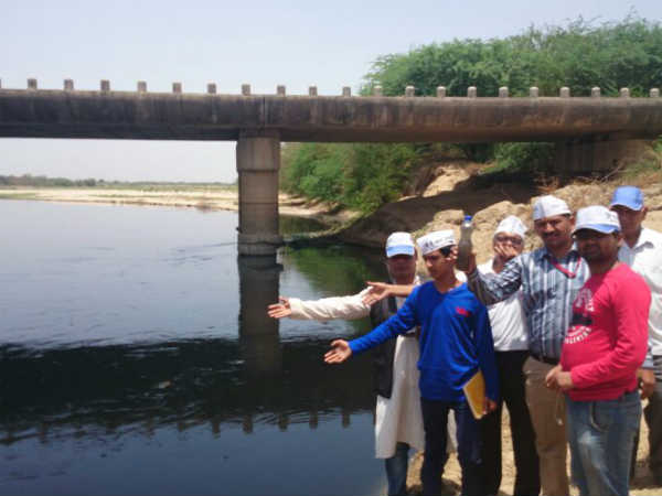 સાબરમતી નદી પર મોદીની 'પોલ' ખોલતી 'આપ'