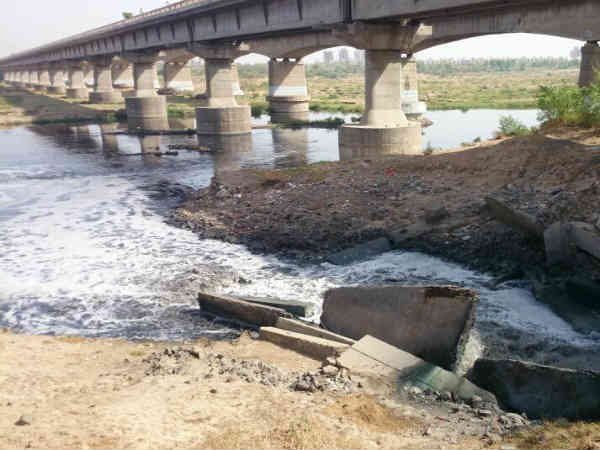 સાબરમતી નદી પર મોદીની 'પોલ' ખોલતી 'આપ'