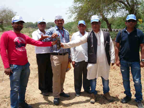 સાબરમતી નદી પર મોદીની 'પોલ' ખોલતી 'આપ'