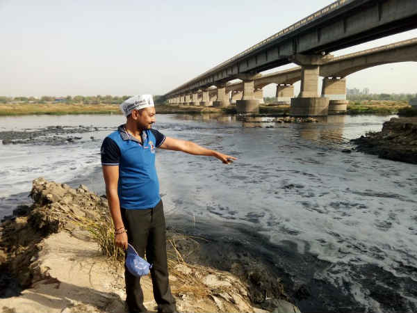 સાબરમતી નદી પર મોદીની 'પોલ' ખોલતી 'આપ'