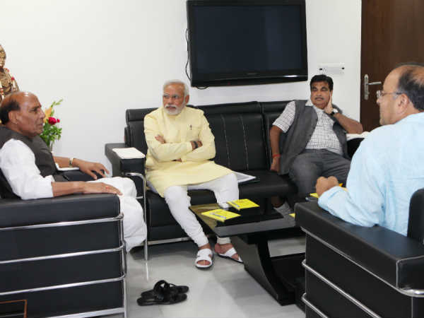 ગાંધીનગરમાં બેઠક શરૂ, 17મીએ મોદી જશે વારાણસી